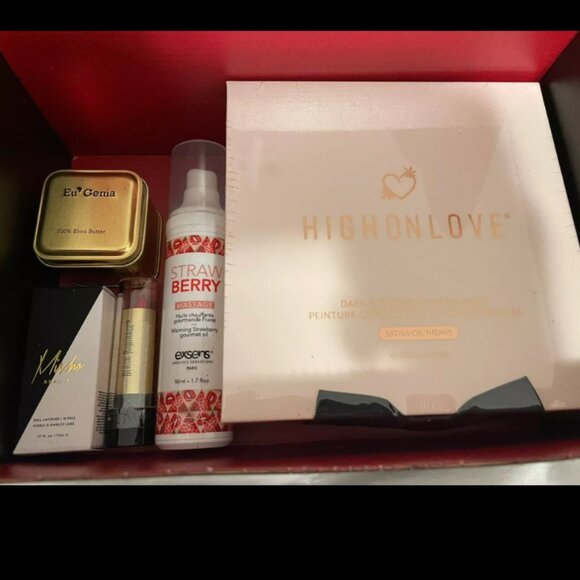 COCOTIQUE x Tyler Perry's Mea Culpa Netflix Guilthy Pleasure Package - Picture 2 of 2